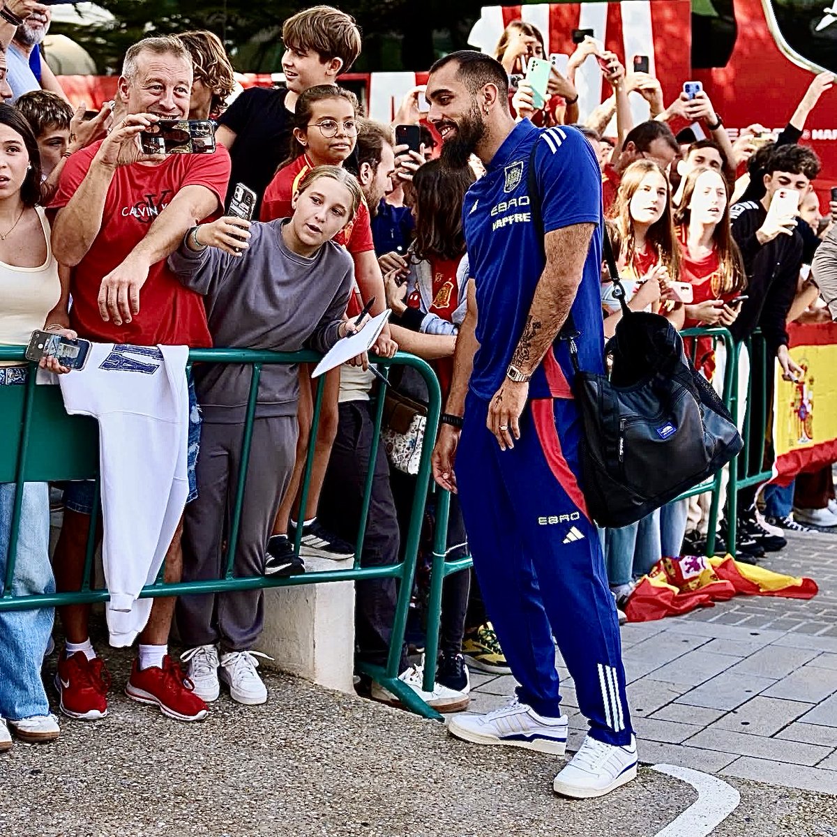 RamiroOurense_5's tweet image. 🇪🇸🆚🇬🇪 | 2-0 | 90+3&apos;

#VamosEspaña | #CopaMundialFIFA 

El próximo partido contra el 180 del Mundo 🌎 🌍 

 90’ para Borja ..vengaaa ..vaaa 😏