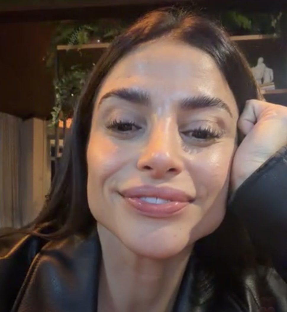 xtuittajeni's tweet image. te amo pipia                         te amo rosa
