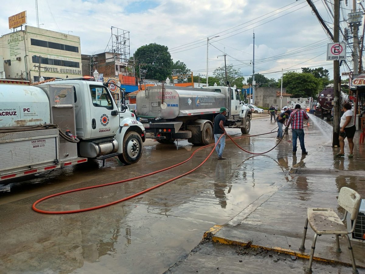 MasNoticiasRTV's tweet photo. Gobernadora coordina envío de #víveres y #atención a #familias #damnificadas

✍️ Más información👇 
https://t.co/VXsYTH0tG9 https://t.co/1d6nHIOe1g