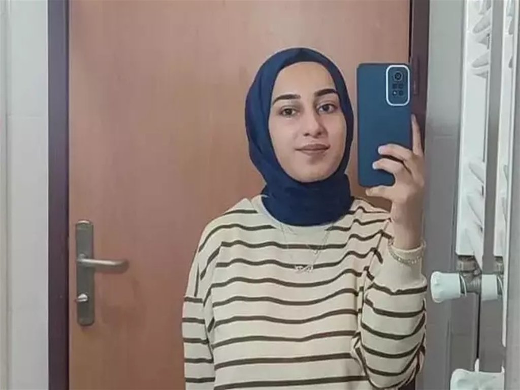 #Narin Dosyasının Avukatı Olarak Açıkça Uyarıyorum!

Narin kızımızın soruşturmasında birçok delil karartıldı. Kamera kayıtları göz göre göre silindi. Cinayetin en kritik ses kaydı silindi. Cinayet failinin (N.B. ) telefonu kollukta formatlandı. Daraltılmış baz ve Whatsapp raporu