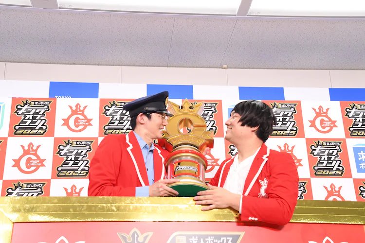 Ntm126yk93's tweet image. 寄ってきた兎さんに肩ポンポンしながら「よかったね」言う堂前さん良すぎて朝からリピしてる🥹ほんとよかった🥹
コントも漫才もだけどラジオやゲム念でのふたりの掛け合いが大好きなので賞レースから解放されたふたり見るのも楽しみ！ほんとおめでとう！