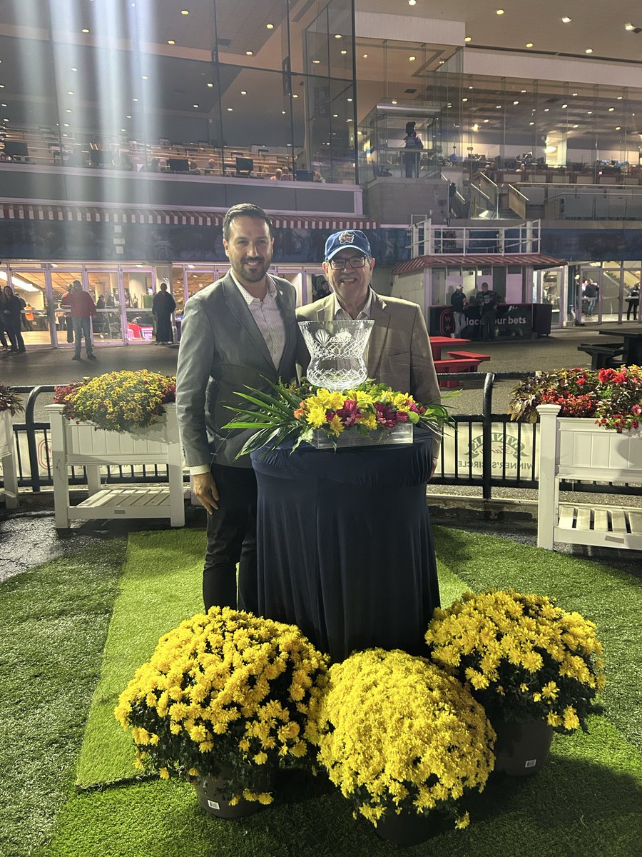 Rob4Ajax's tweet image. I brought my dad to the Ontario Sires Stakes (OSS) Super Finals at Woodbine Mohawk Racetrack. My dad always watched standardbred racing and brought me to the track when I was younger so it was nice to finally return the favour!

The OSS Super Finals showcase the top Ontario-bred…