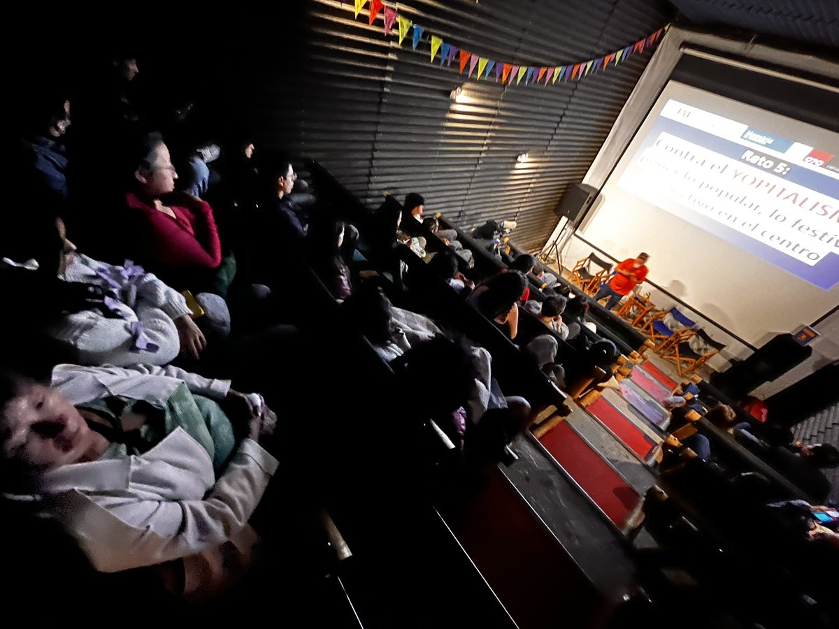 En los noticieros deberían hablar de mujeres, medio ambiente, diversidades, los derechos, y dejar de hablar de politicos y guerra. Omar Rincón #ojoalsancocho2025