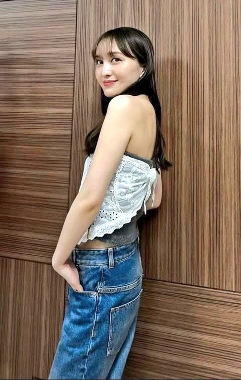 ancient48's tweet image. おはようございます☀
#ももいろクローバーＺ 🍀
#百田夏菜子 ❤
#玉井詩織 💛
#高城れに 💙
#佐々木彩夏 💖

疲れた日は、ももクロの背中シリーズ③
(￣TT￣)v