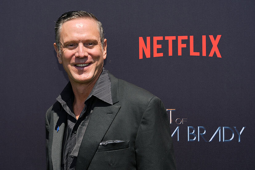 LaurenDaley1's tweet image. I asked Drew Bledsoe about roasting #TomBrady, life w Bill Belichick, the #Patriots season, and why he turned down Rhody’s Farrelly’s brothers 🤌

boston.com/sports/new-eng…