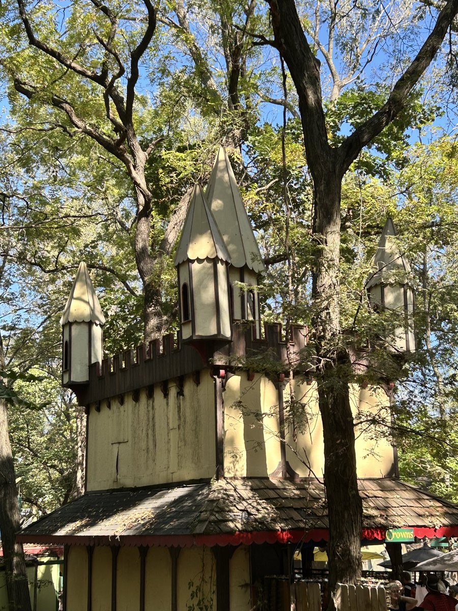 gemahtreeuhh's tweet image. I LOVE THE RENFAIR!!!!!