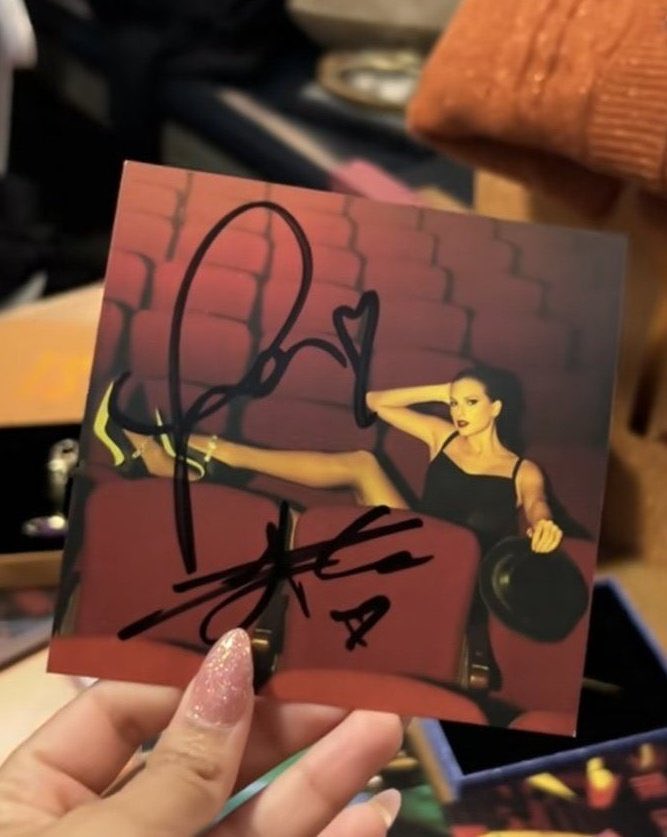 TSwiftEdits_13's tweet image. ‼️| Travis Kelce signed some signed inserts from “The Life of a Showgirl” CDs