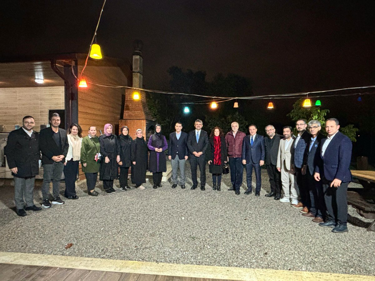 Sarikaya0zer's tweet image. Teşkilatımızla “Ahde Vefa Buluşması”nda Bir Araya Geldik
AK Parti Pendik İlçe Başkanlığı olarak, partinin kuruluşundan bugüne kadar görev yapmış
teşkilat mensuplarını onurlandırmak ve emeklerini yâd etmek amacıyla bir “Ahde Vefa
Buluşması” düzenledik. Kurnaköy Gençlik Kampı’nda…