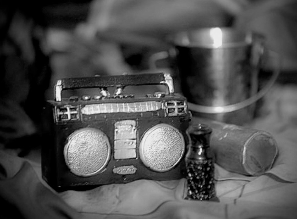 ابتعدت عن كل شي ما يشبهني حتى زر التصوير ما أضغطه إلا إذا نبض قلبي قبل عيني فبعض الجمال يُحَبّ قبل ما يُلتقط