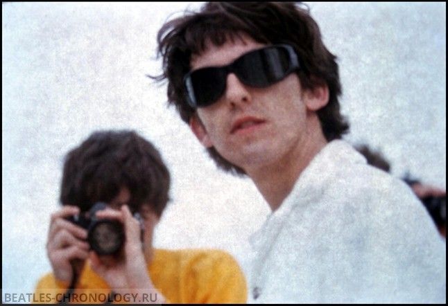 paul mccartney and george harrison in miami, florida ☀️ february 1964