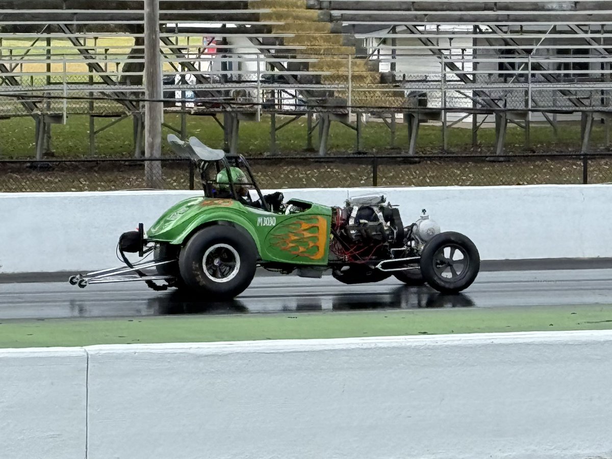 Last race of the season… #dragracing #michigan #fall #jamoshotrod
