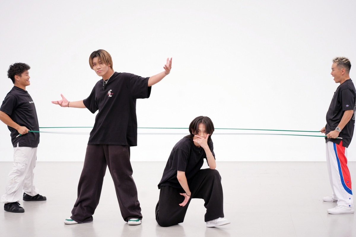 LIL LEAGUE tweet media