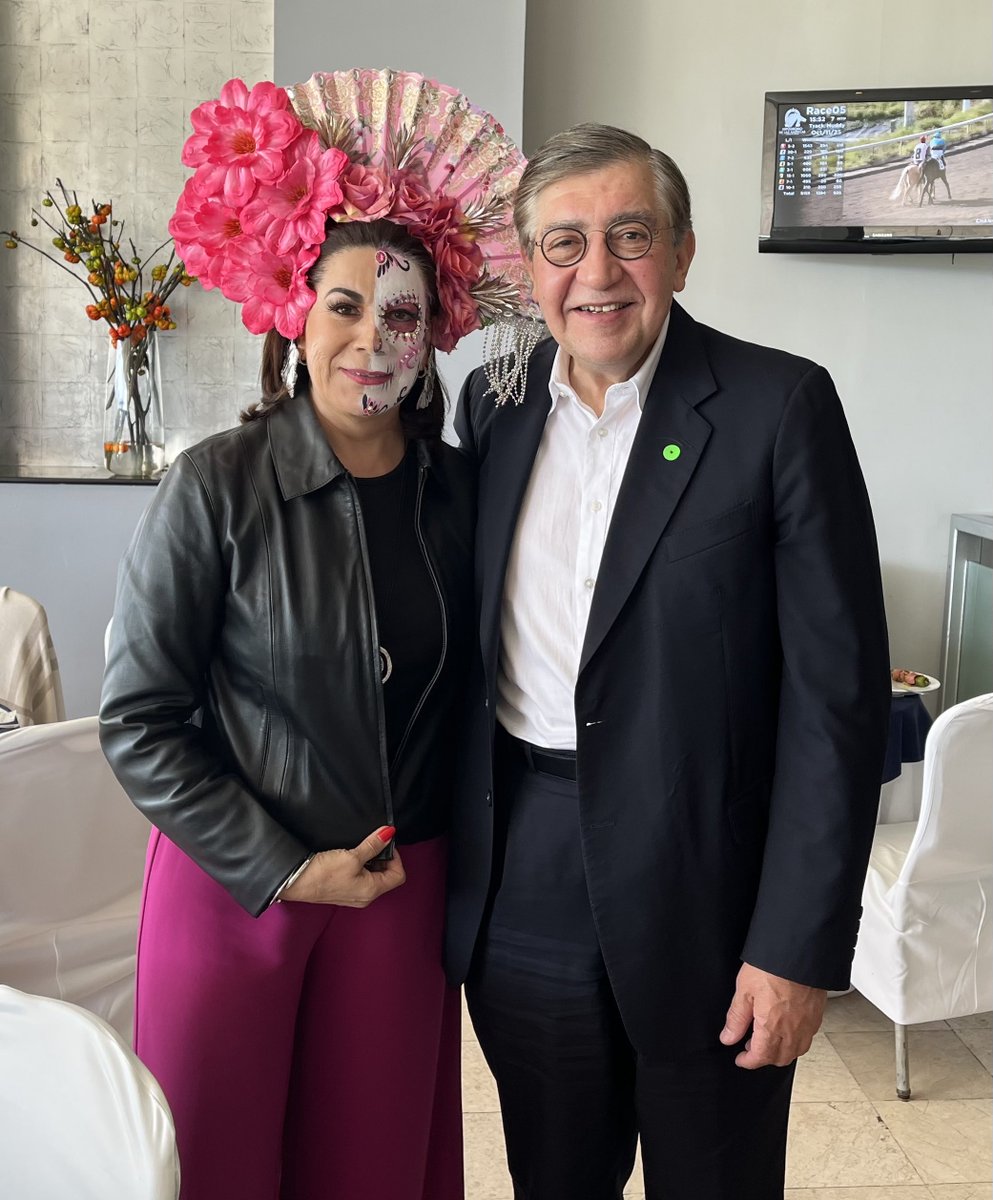 Encantado de acompañar a mi querida amiga Lorena Martínez Rodríguez, Representante del Gobierno de Aguascalientes en la CDMX, en ocasión de la “Carrera de la Catrina”, evento especial del Hipódromo de las Americas.