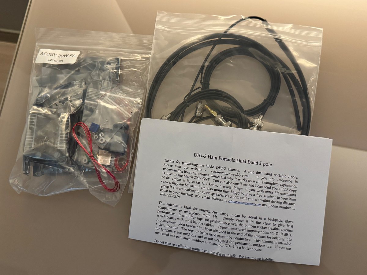 The haul so far. A 20w amp kit and an Ed Fong roll-up VHF/UHF J-pole. 
#ARRLPacificon #hamradio