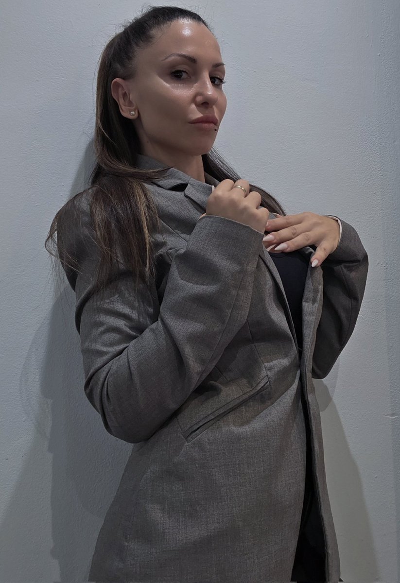 findom_sonia_'s tweet photo. I can destroy you with a single look https://t.co/sIpiqA8rwK