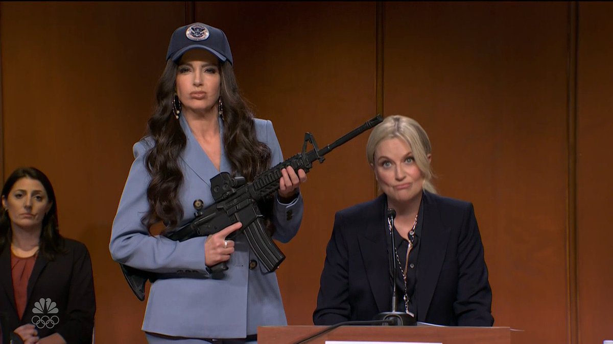 SpencerHakimian's tweet image. BREAKING: 

Tina Fey returns to SNL as l Kristi Noem alongside Amy Poehler as Pam Bondi.