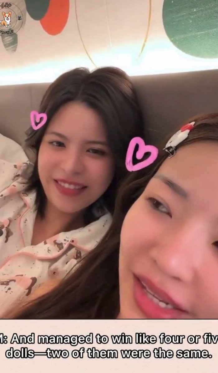 bornastaursV2's tweet image. FM: “Freen managed to win like 4 dolls. She said, since you two are girlfriends, you can have these as a matching set — like couple dolls.”

and Freen Sarocha gave one to Becky?
so, what does it mean? 🤓😂