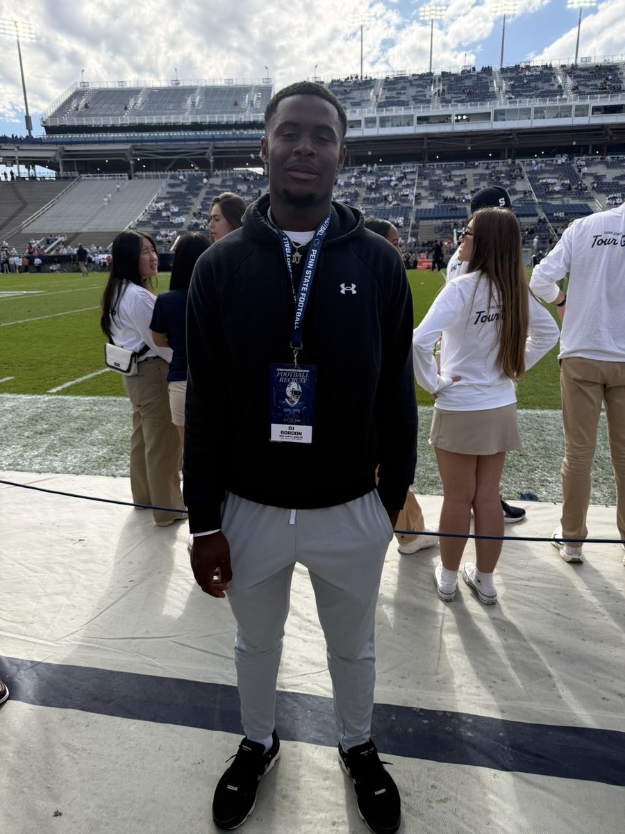 Deej17gordon's tweet photo. thank you @CoachTerryPSU @coachjfranklin @karsynkehler_ @PennStateFball for the game invite i had a great time💪🏽@coachmo76 https://t.co/UKWXo2wwgh