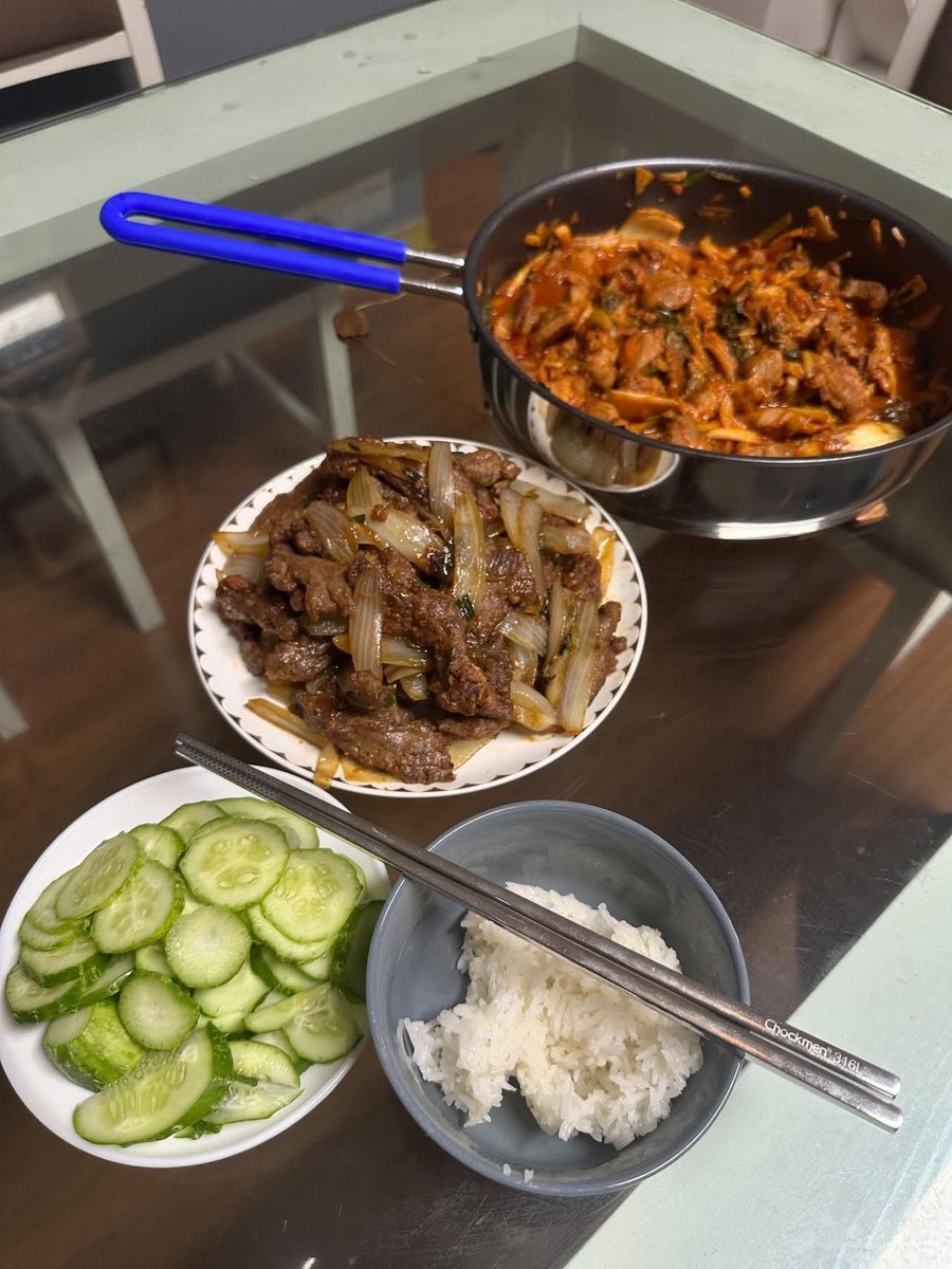 ark4os's tweet image. The reason why I love cooking for my family so much: my very vocal and appreciative princess.