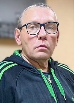 Константин Селезнев.64 года
Учитель физики и математики на пенсии.Активист.Политзэк
Выражал протест подчеркнуто легалистским способом. Атаковал  государственные инстанции  обращениями и подавал в суд. Привлек внимание. Приговор: 8 лет.

Сбор для Константина Селезнева в 1ом реплае