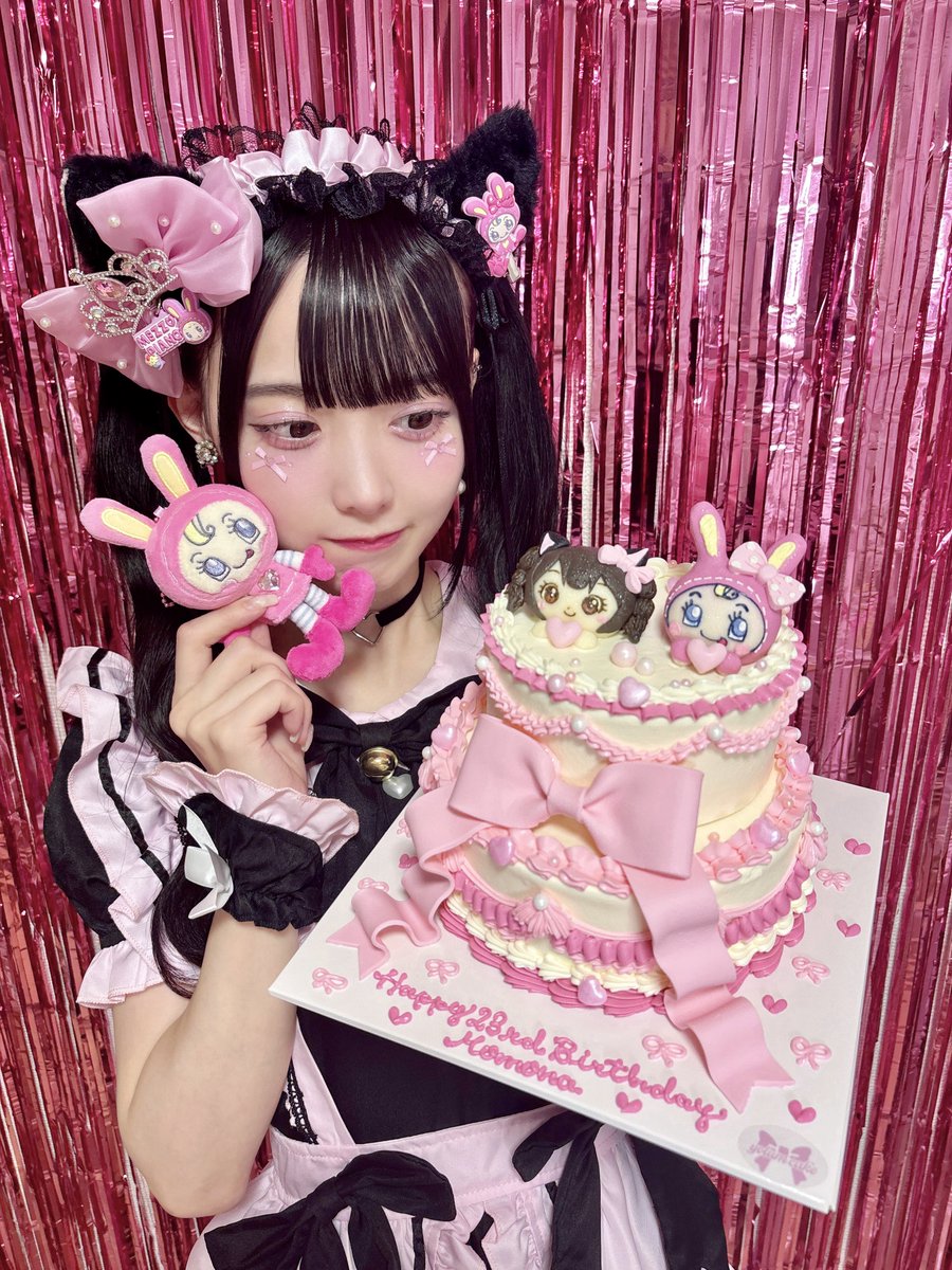 momonamatsumoto's tweet image. おはちわれちゃん🎀
23歳はももにゃとベリエちゃんがのってる
おりぼんケーキにしたよᥬ🥹ᩤ🐰ྀིかわいい♡
20時から #ももぐみもも部🍑配信するので
お誕生日を一緒に過ごしてくれたら嬉しいです🫶🏻
❥❥ showroom-live.com/r/momona_matsu…
#松本ももな生誕祭2025 #高嶺のなでしこ…