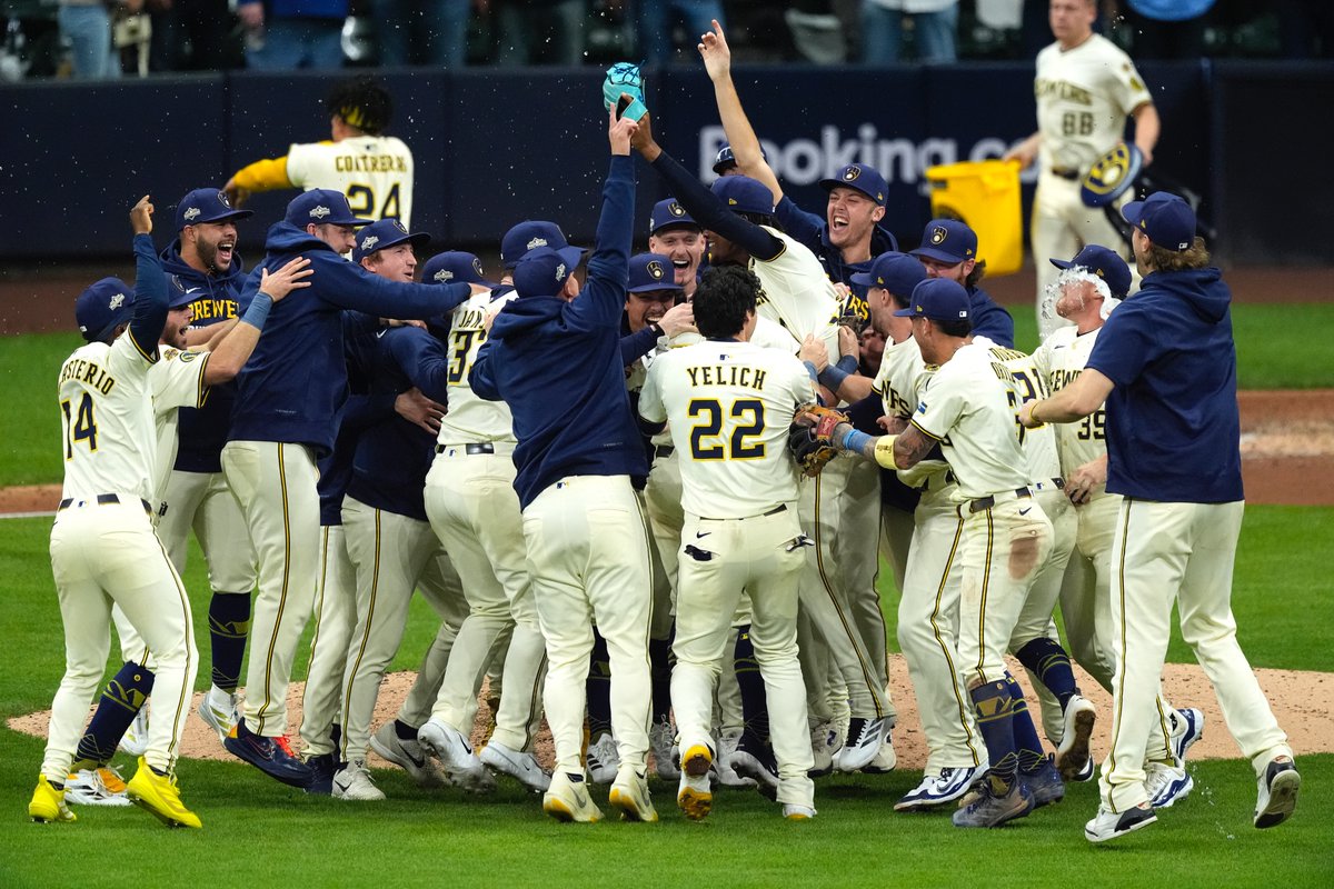Take it all in, Milwaukee 💛

You're heading to the National League Championship Series!