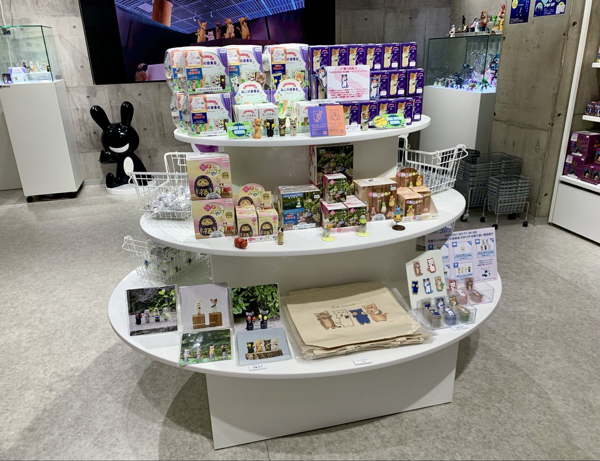 STUDIOSOTABASE's tweet image. 開店しました！

「ねこの音楽会POPUP」は明日までとなります！！！

店舗限定アイテム（ミケネコ）もございますので、会期中の今日と明日ぜひ遊びにきてください🐈🐈

#花房さくら　#ねこの音楽会　#スタジオソータ　#スタジオソータベース