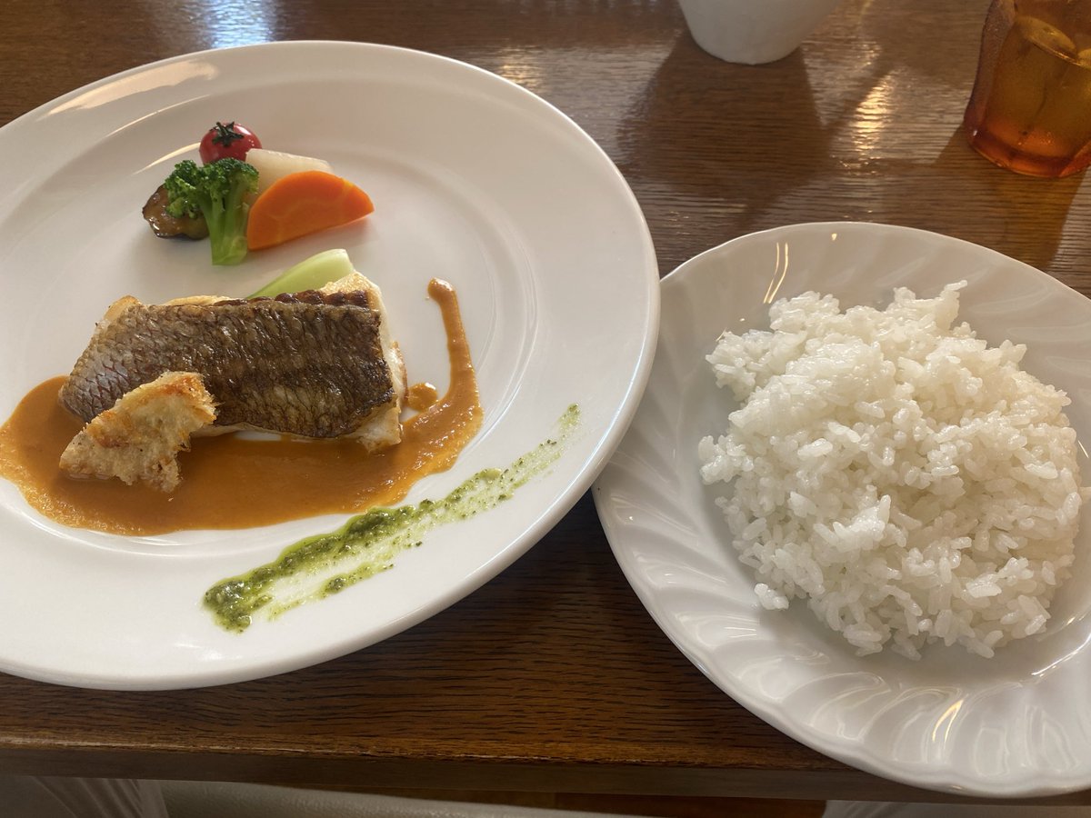 今日はお金がないので餃子の王将で餃子の皮だけを注文しました。