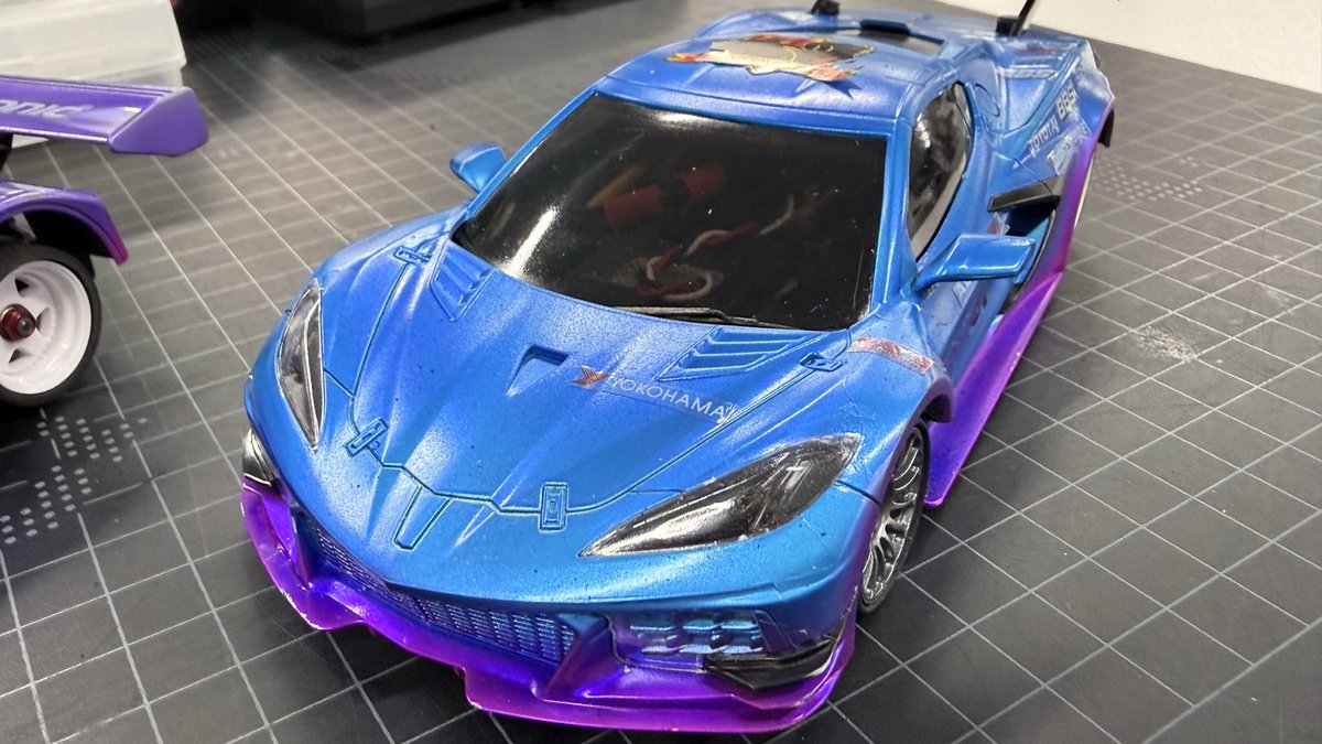 お義父さんをミニッツ沼に嵌めるべく、ミニッツサーキットへ！
自分が塗装したマシンが走るっていいなー！
ただ赤モーター…お前は早すぎるw
LMにしたらスピンしまくるw