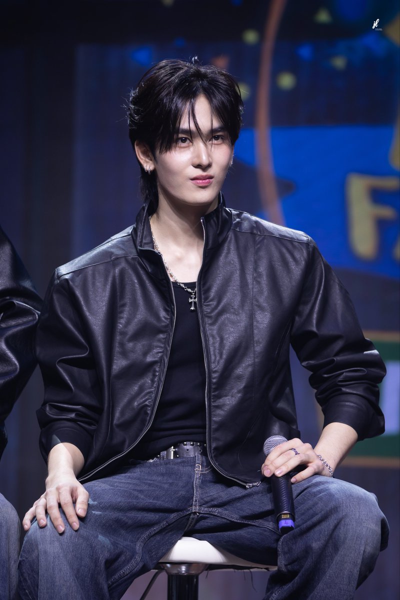 Jetaime_xx4's tweet image. สุดดำหนังที่จริงใจ ใส่อีกได้เลยครับบ 🥺

PERTHSANTA P10L VN FANMEET   
#Perfect10LinersFMinVietnam