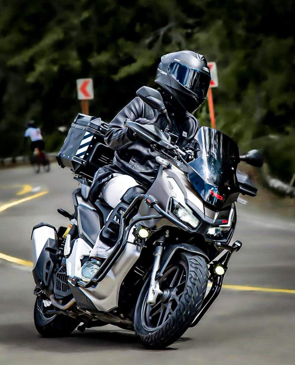 xxNESTAxx's tweet photo. @megaro58 そのポジションにはHONDA ADV160という選択肢もありますぜ https://t.co/BbEBLnURG2