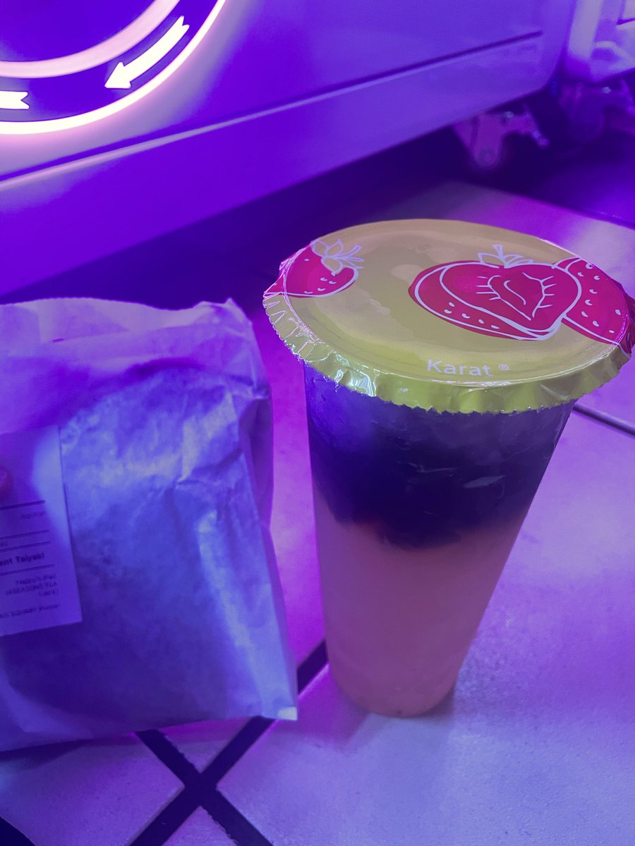 BEHOLD. MY GREAT UMA HAUL FROM THE UMAMUSUME LOCAL EVENT! gee i wonder who my favorite horse is

artists: <a href="/jellisstuff/">jel.</a> (mcqueen + digitan carats + remi for my gf), <a href="/posebean/">posebean | pikachu extraordinaire</a> (rhythm gaemer + mcqueen charm), <a href="/limpachu/">🌴 limpachi ☀️</a> (uma stickers)

i also bought teio's drink at the event! #UmaFE