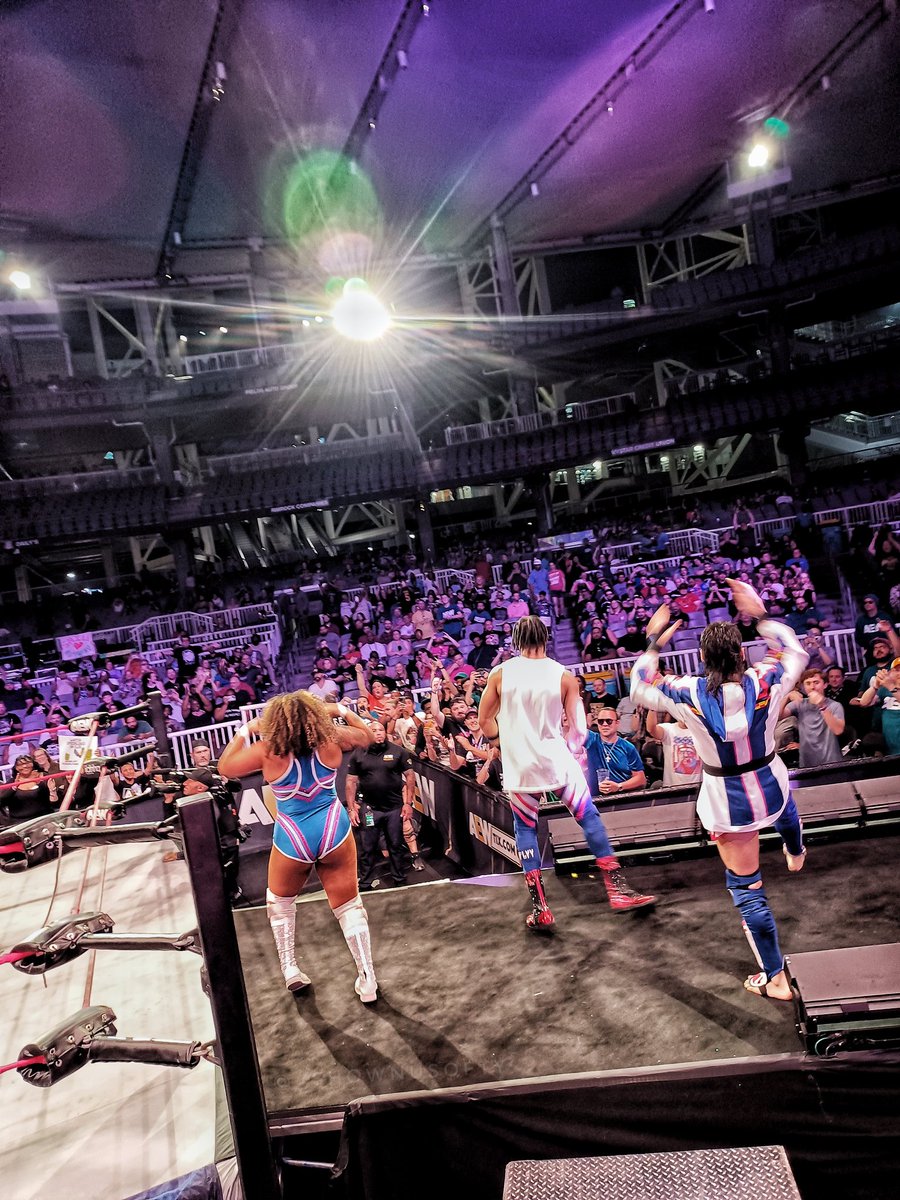_shownusofty's tweet image. collision is for the babes! :3

@willowwrestles @Jet2Flyy @SpeedballBailey 
#AEWDynamite