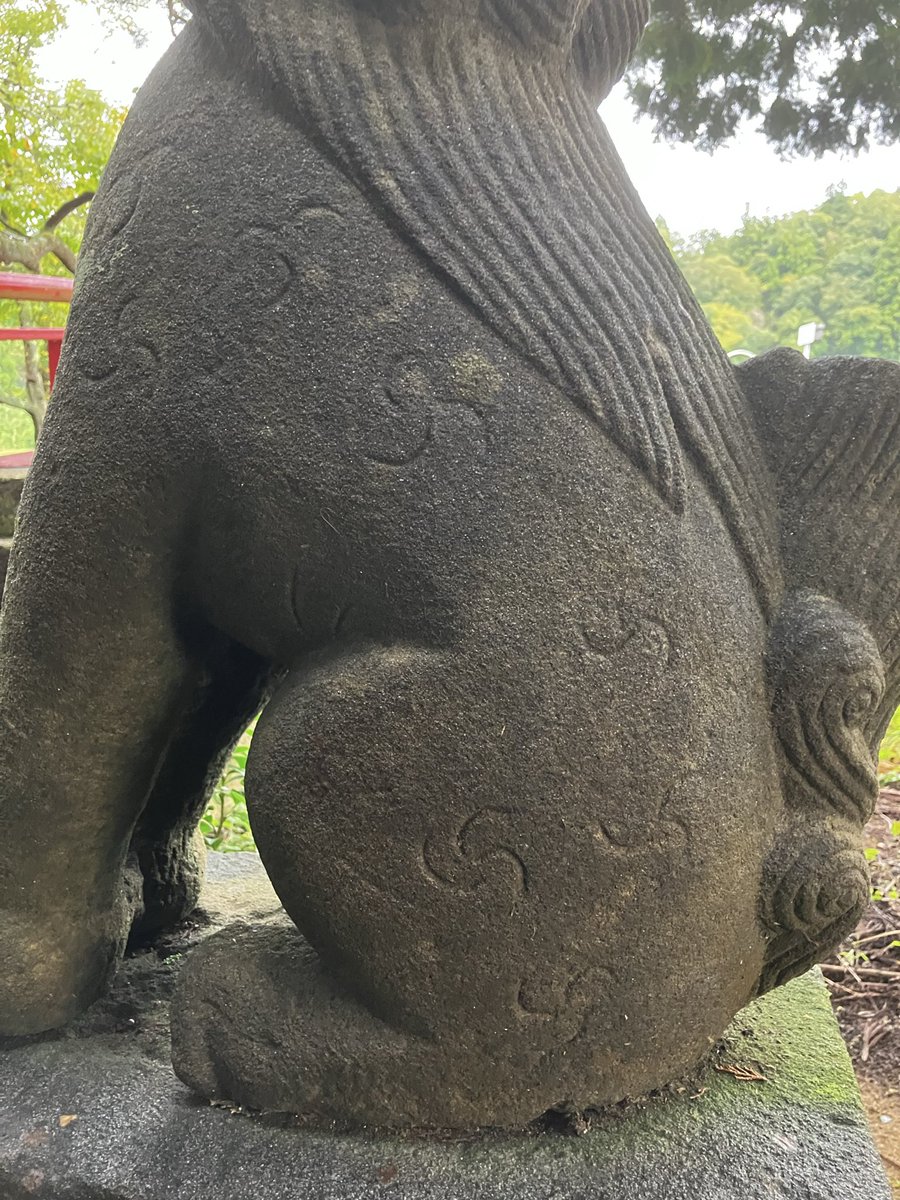 佐渡で千年村疾走調査をしているのですが、山上の集落の神社の狛犬。自分はよくわからないのですが珍しいものかと思い、投稿しました。ご意見お聞かせください。