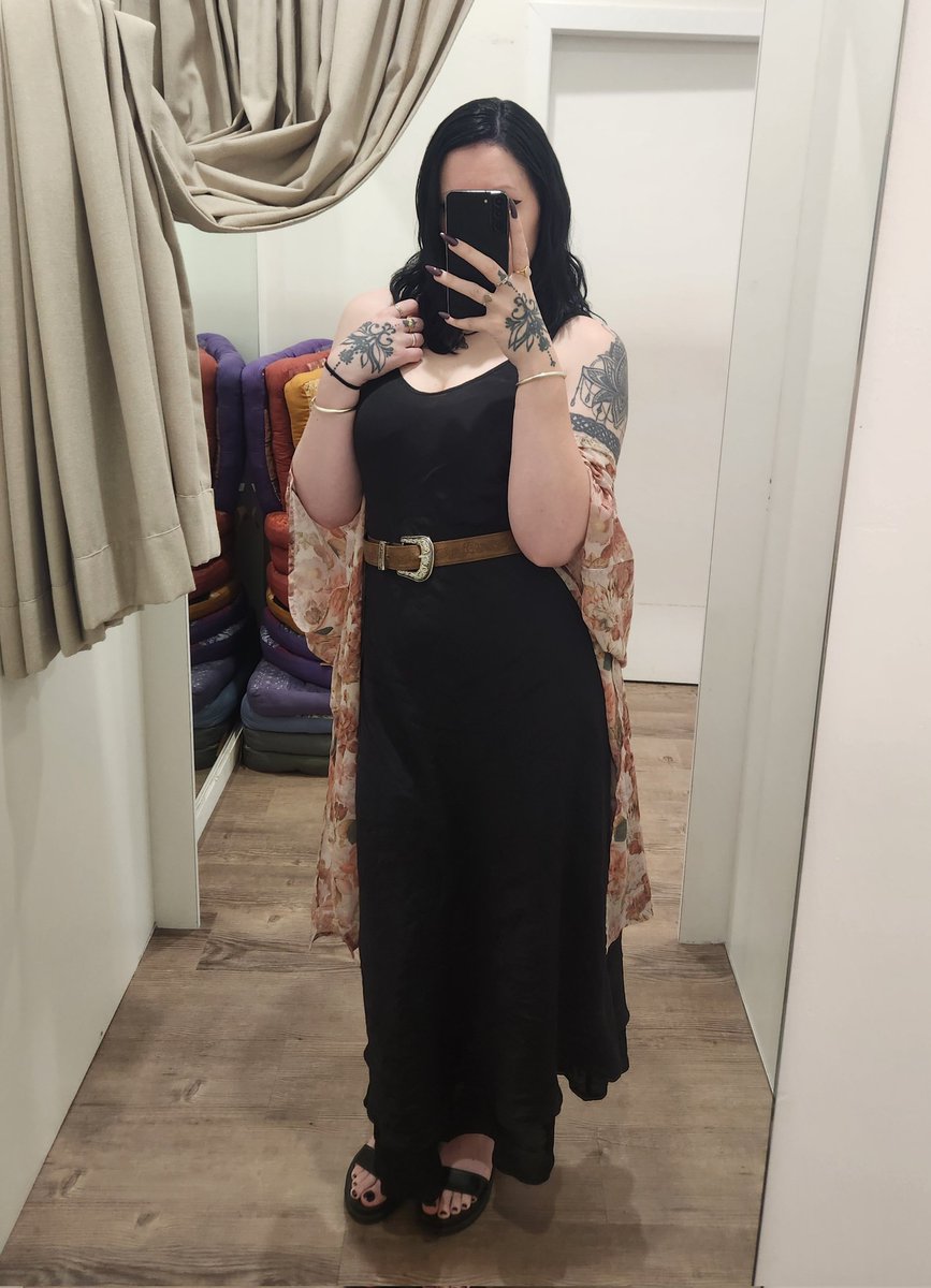 Divine_Hydra777's tweet image. Happy Sunday! What's everyone's plans for today? I'm currently at work 😊 #Sunday #selfie #ootd