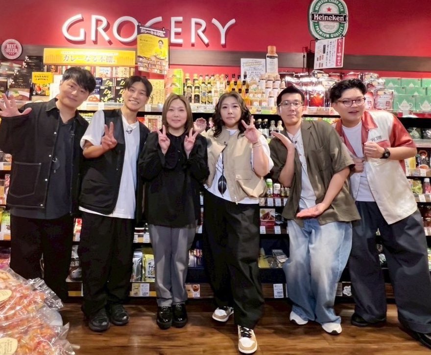 dokoiko_tvo's tweet image. ／
このあと午後3時から🕒
 #やすとものどこいこ 
＼

#ヤーレンズ &amp;amp; #ラフ次元 と
なんばパークスでお買い物🛍️

初登場ヤーレンズ🎉
楢原がやすともセレクトで試着すると
スタイルよくてビックリ‼️

出井は奥様から
「やすともさんのオススメは全部買って！」
指令が‼️

お楽しみに！📺 #テレビ大阪