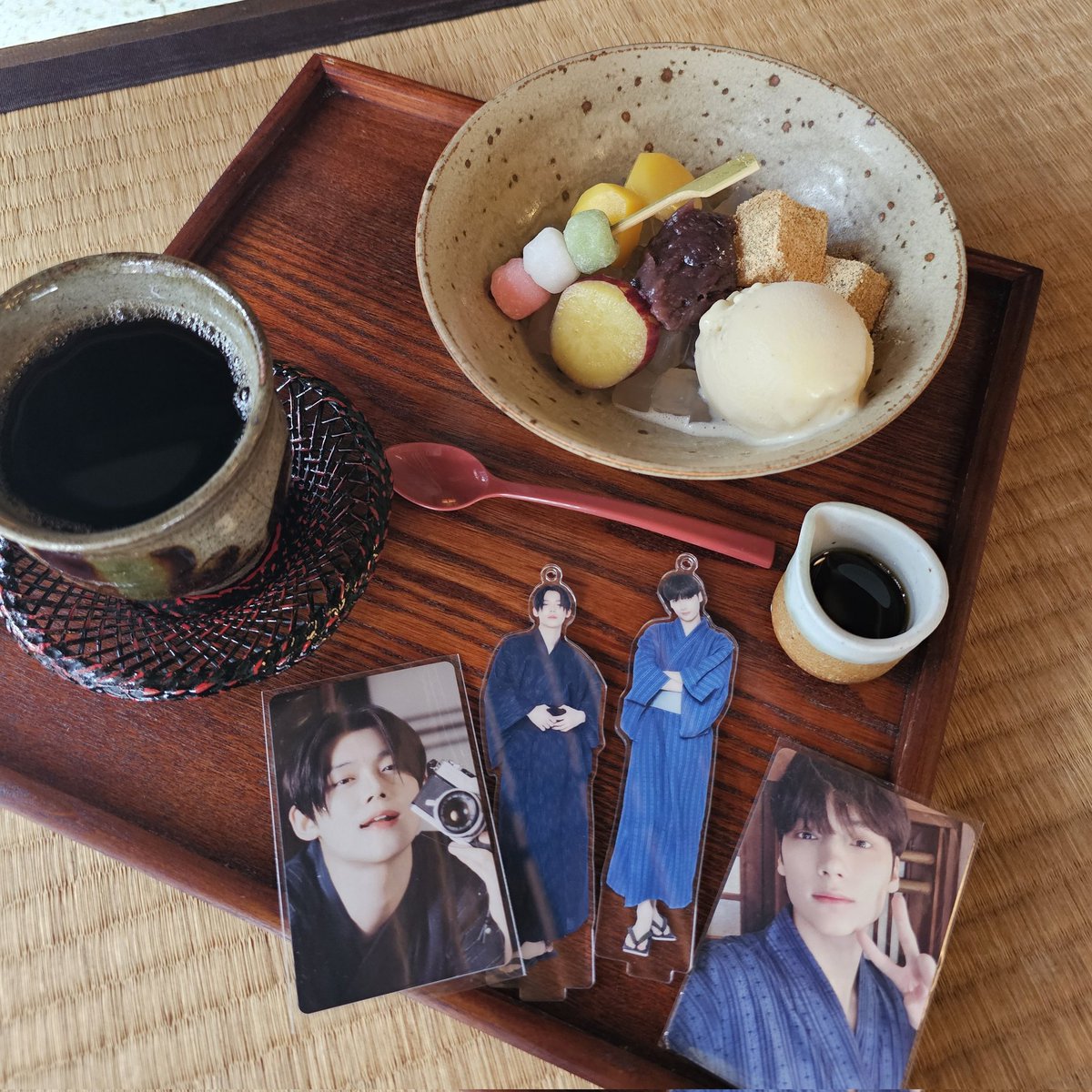 誰持ってるの～？かわいい～って言われたカイちゃん🐧と、
キレ～イな顔してるわね～って言われたヨンジュンさん🦊
コーヒーはマンデリン☕おいしかった😋