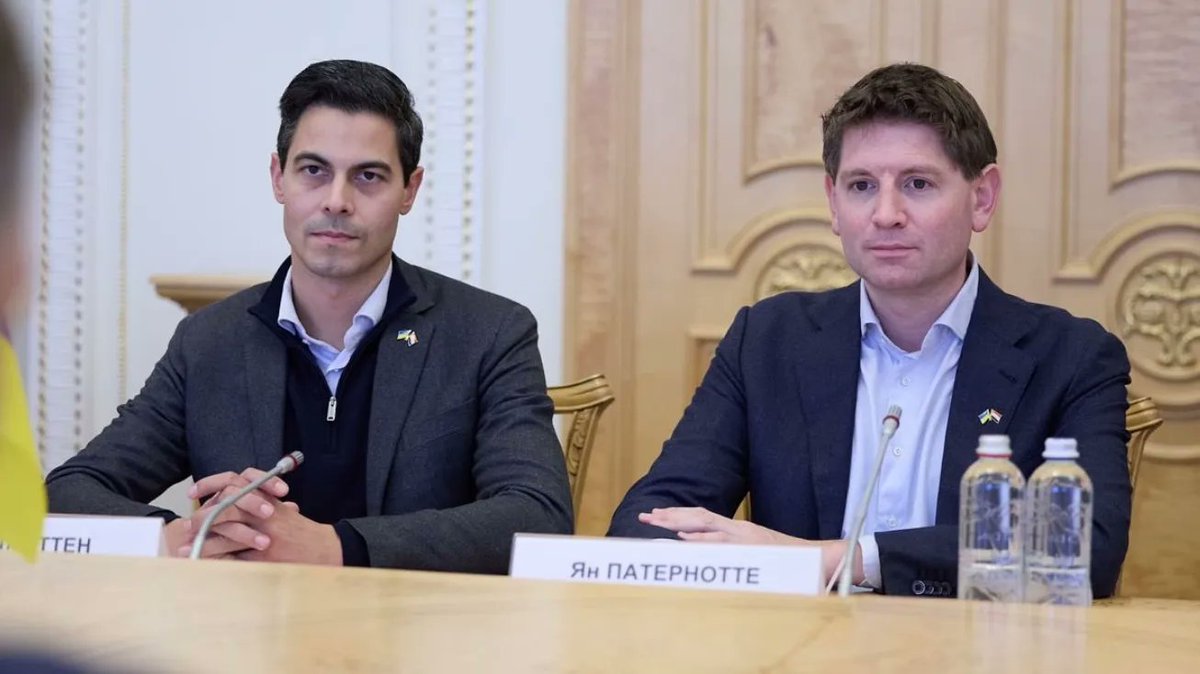 Voor de vroege vogels

buttkicken.nl/2025/10/12/bri…