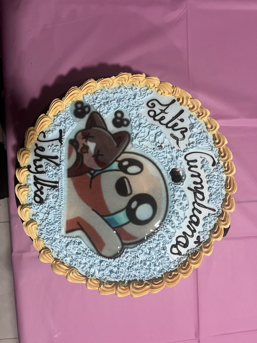 JekyllXo's tweet photo. Ahhhhh me encanta @edmundmcmillen quieres pastel? https://t.co/wZ5fw3iEu3