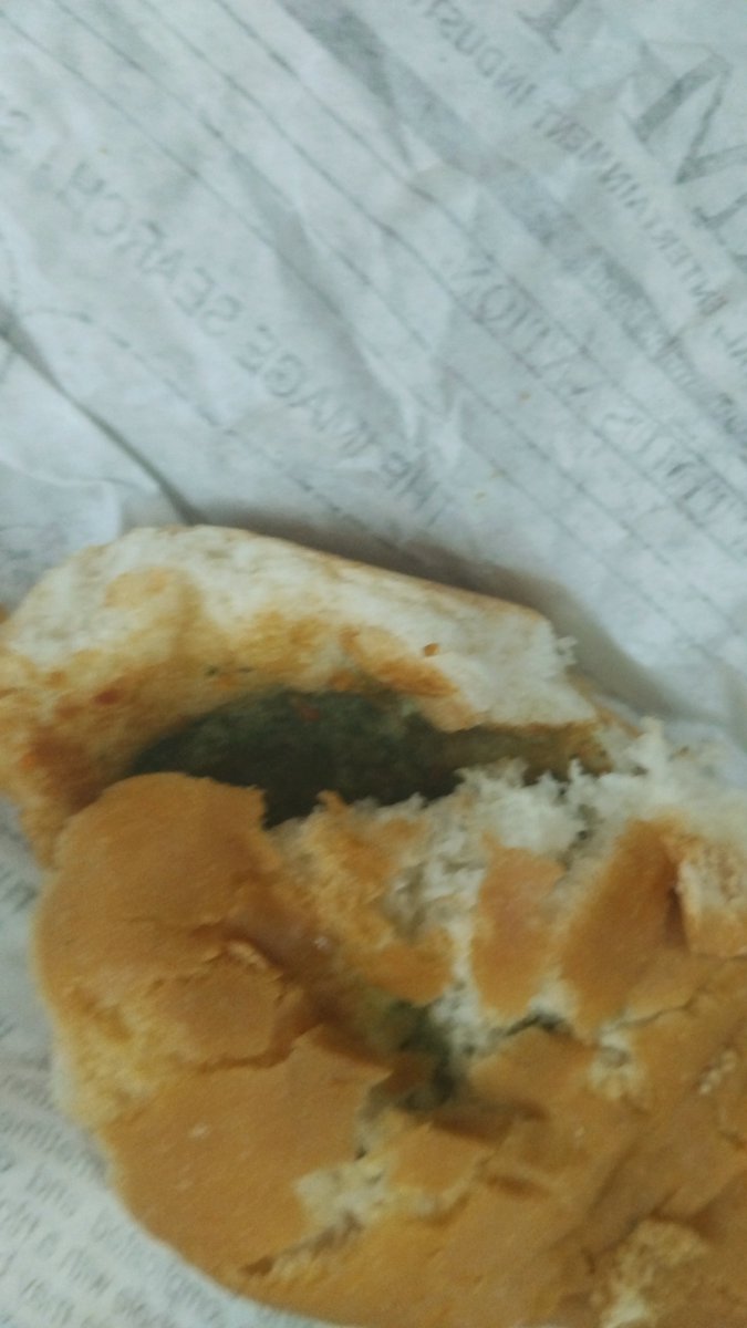 AakashS05434865's tweet photo. Hey @zomato , order no. 7363096662 (20pc) was a mess from Haldiram's. Missing vada, torn/smelling pav—horrible quality! Total order ₹1736, but only ₹500 refund is a joke. @deepigoyal , can you please look into this quality and partial refund issue? #CustomerComplaint #Zomato https://t.co/E328GDgxsP