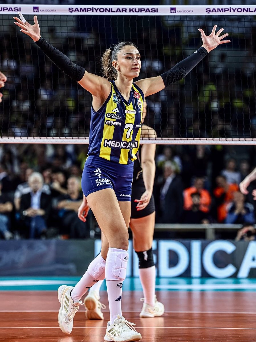 souvess's tweet image. 🏐 MAÇ GÜNÜ
Aras Spor 🆚 Fenerbahçe Medicana
🕑 14.00
📍 İzmir Atatürk Spor Salonu
📺 TRT Spor Yıldız
#SarıMelekler #SultanlarLigi