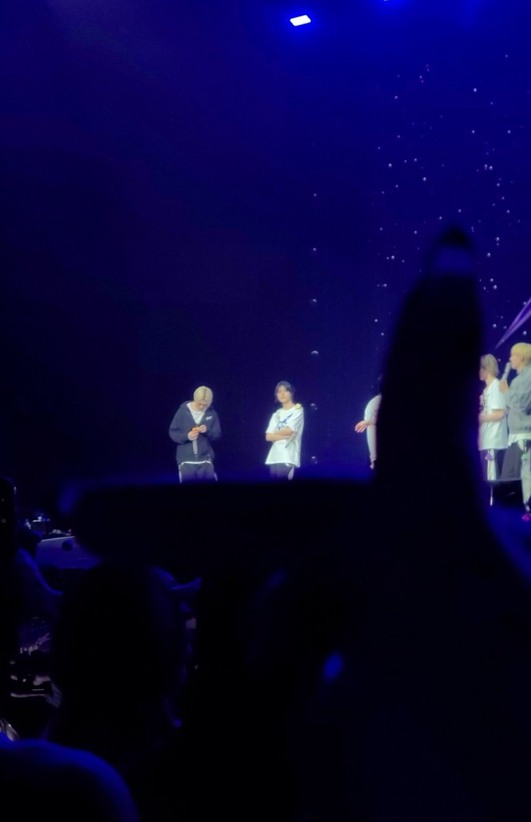 tyunchaez's tweet photo. theo finger heart theo in the theo finger heart https://t.co/HfcHt29zby