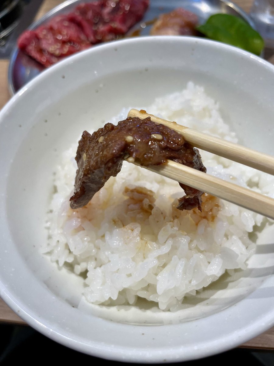 tlMqlqR76XhcbMS's tweet image. 1番すきなごはん焼肉！
絶対ワンバンさせる派！！！

 #おいしいはやさしい
