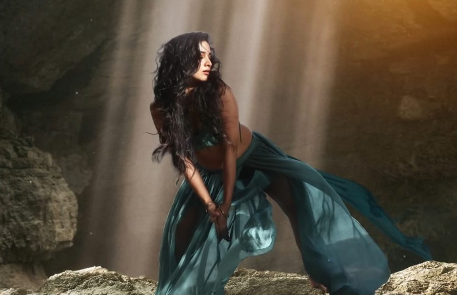 Aneesh_98's tweet image. Rachana Rai from #Devil !✌️

Rachana Rai &apos;s izzling, high-energy performance !🙌 

She completely owns the frame with her graceful yet energetic moves, blending style and attitude effortlessly !🙌

#RachanaRai #Devil #OndeOnduSala