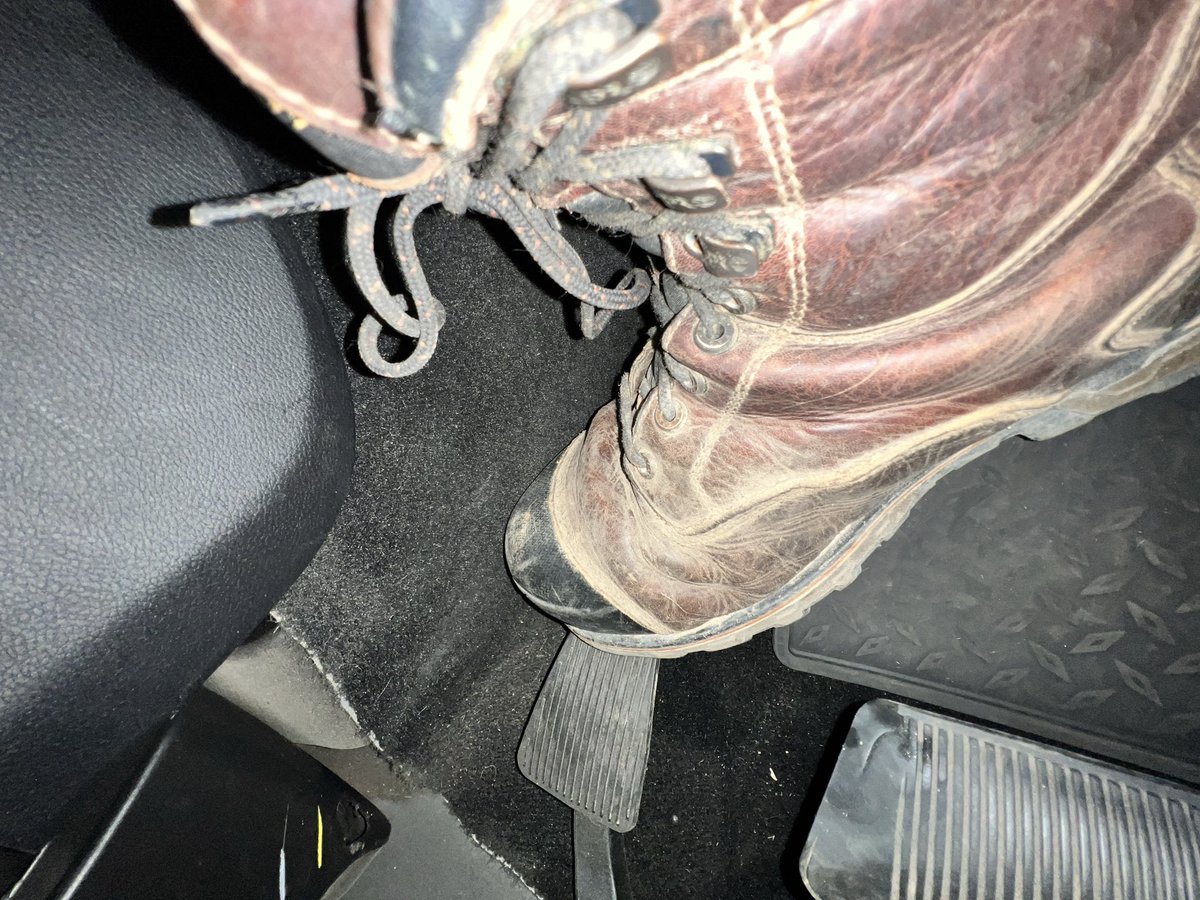 Stud gave me his work boots and I couldn’t resist cumming on them.