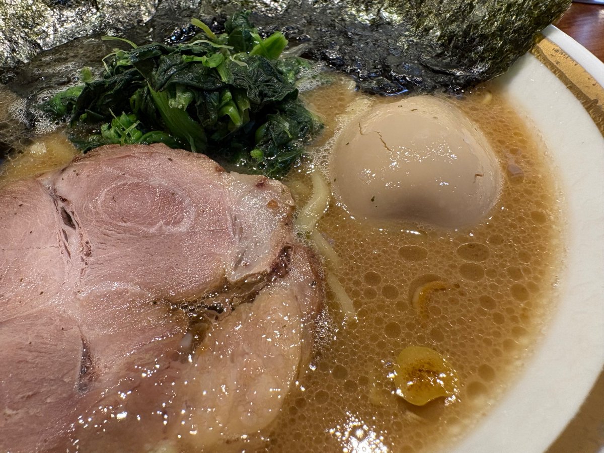 aporo07290326's tweet image. 奥さん送って、三郷市に🚗のコーティングのメンテ来たので
そこから歩いて三郷家さん
🍜並に🥚と肉まぶし大
fsで海苔
お好みは柔らかめ
久しぶりのレジェンド系
スープ美味いなぁ
肉まぶしに漬け🧄や刻み🫚にマヨでカスタム
お酢と刻み🫚入れて完飲食
ごちそうさまでした
#三郷家
#うまーみん