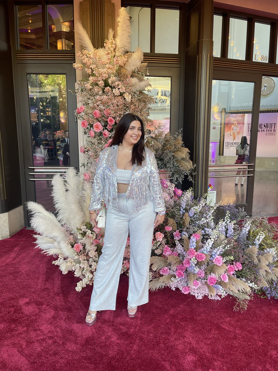 swiftiefevrr's tweet image. two years ago I got to thank the Queen herself for raising such an eloquent badass and i will never forget that special convo &amp;lt;33 LOVE YOU THEN,  LOVE YOU NOW, LOVE U FOREVER @taylorswift13