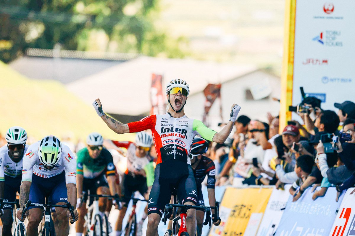 #TourdeKyushu <a href="/tour_de_kyushu/">マイナビ ツール・ド・九州２０２５【公式】</a>
Triunfo de Dries de Pooter en el Tour de Kyushu – ALICANTE Con el PLATO GRANDE <a href="/_EugenioSanchez/">Eugenio Sánchez López</a> <a href="/Victoriasports_/">victoriasports</a> <a href="/IntermarcheW/">Intermarché-Wanty</a> share.google/7YuMFGGgg1rJmk…