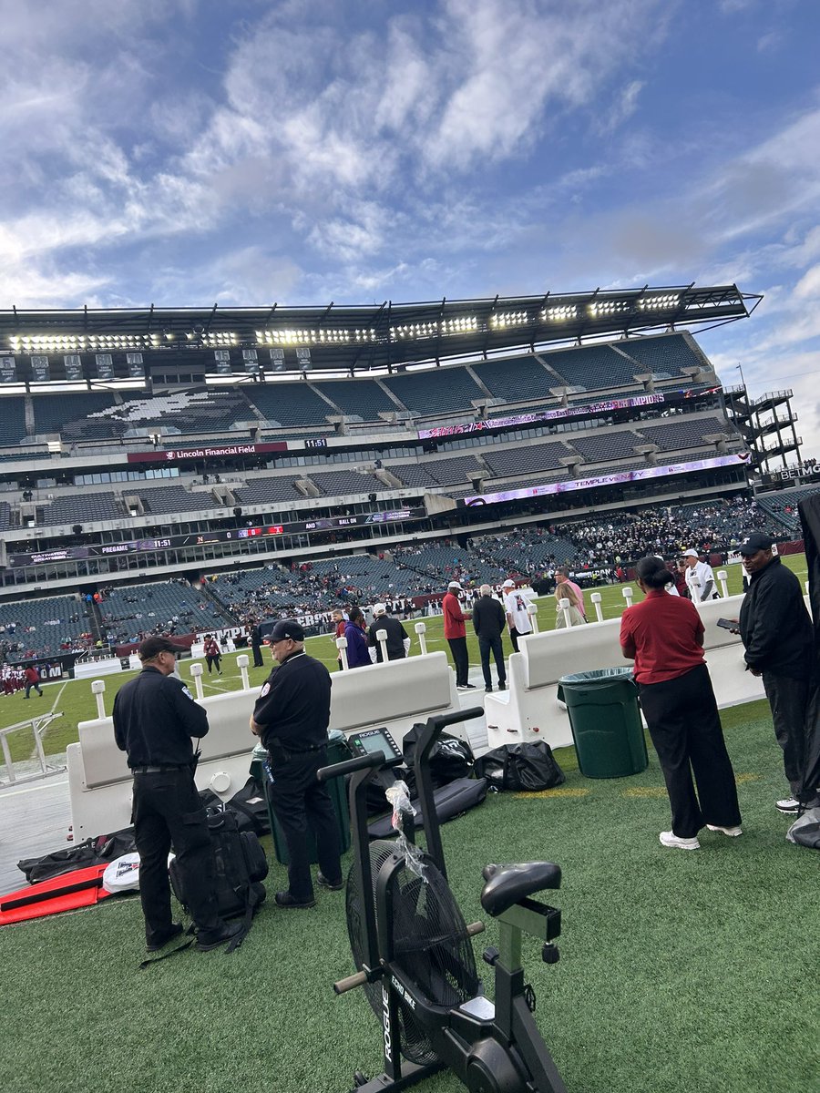 JayJigg27's tweet photo. Thank you @Temple_FB for having me #AGTG #PMO @Jonithan_Jones @CoachJay34 @POLYENGINEERSFB https://t.co/tKESEmJTsM