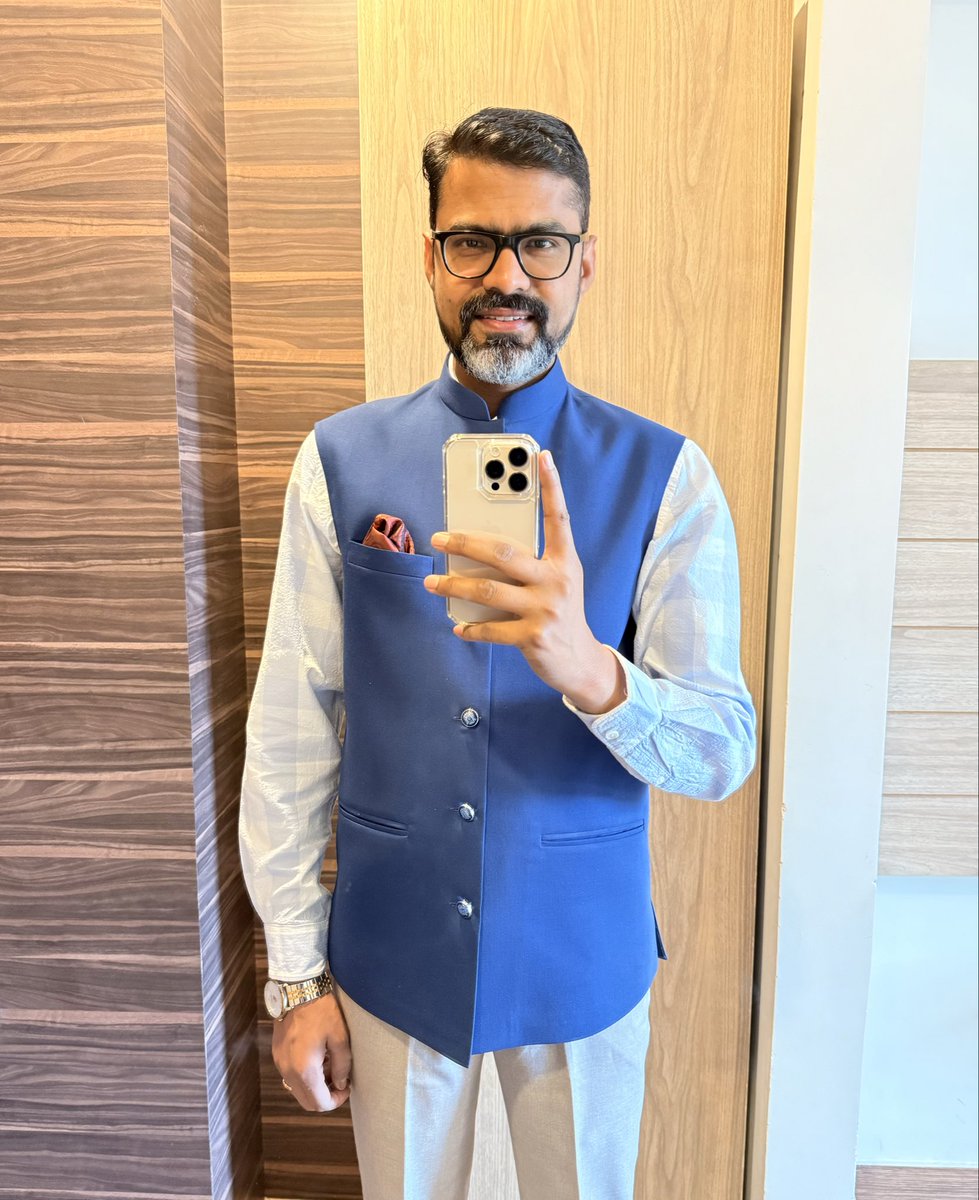Lap_surgeon's tweet image. हजारों उलझने राहो में, और कोशिशें बेहिसाब,
इसी का नाम है ज़िन्दगी, चलते रहिए जनाब!

सुप्रभात!
 
#HappySunday